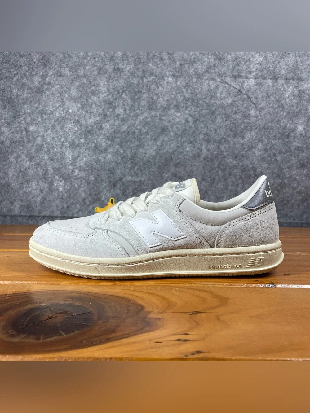 New Balance T500 Mens Size 7 / Womens 8.5 White Gray Suede Sneakers CT500PMG